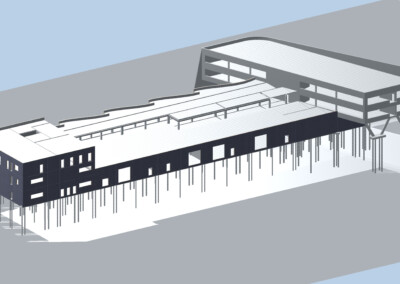 Modélisation 3D d'un bâtiment moderne sur pilotis, avec une structure rectangulaire et un toit plat, sur fond gris clair.