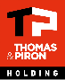 Logo de Thomas & Piron Holding avec lettres blanches sur fond rouge et noir.