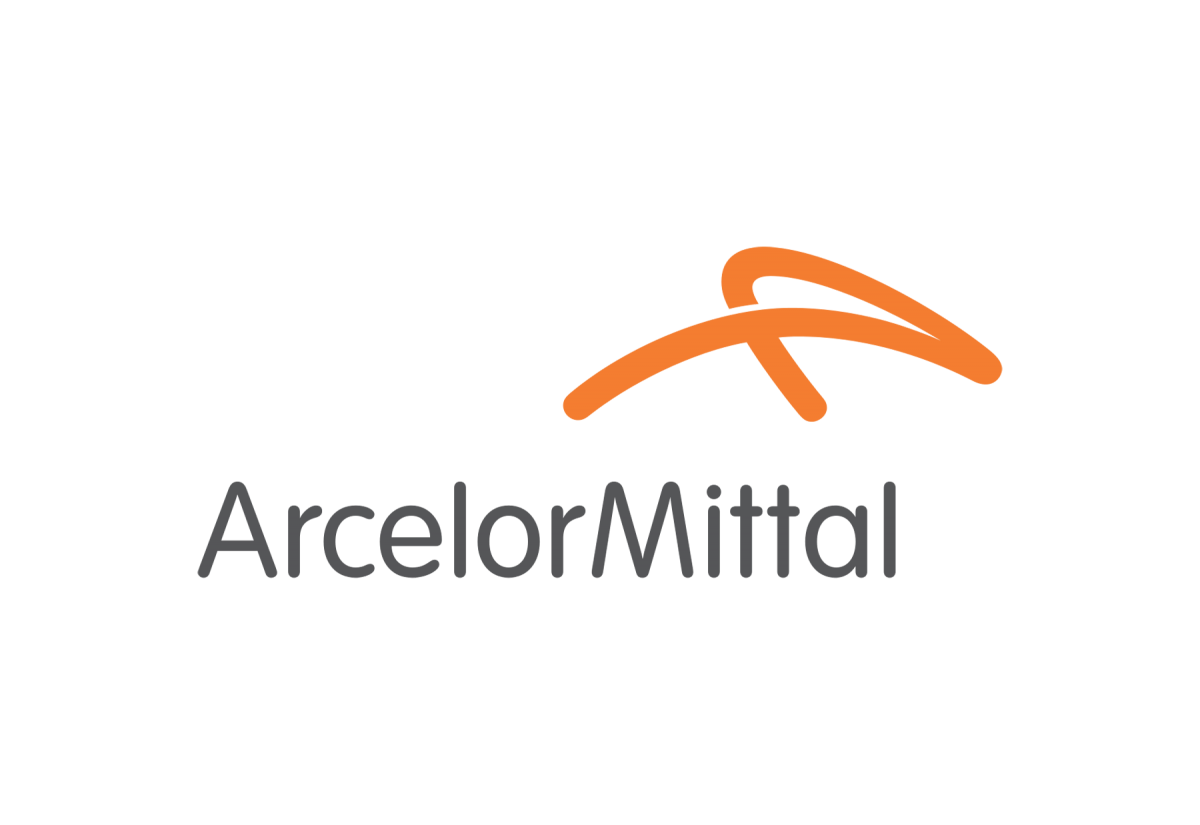 Logo d'ArcelorMittal avec une courbe orange au-dessus du texte noir sur fond blanc.